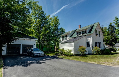North Conway House | Downtown NC Village! Private pool and hot tub!