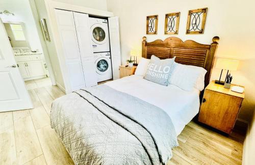 Gillespie Park Apartment | Downtown-Pet-Friendly-Lido Beach-Opera-Symphony-Walk to Restaurants-Bikes Available