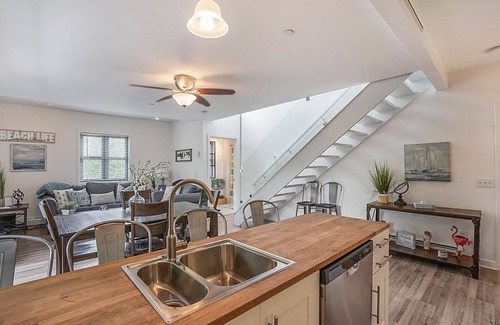 Saugatuck Condo | Downtown Saugatuck Condo w/2 decks - Pets are welcome.
