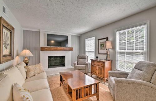 Southern Pines House | Downtown Southern Pines Townhome with Deck!