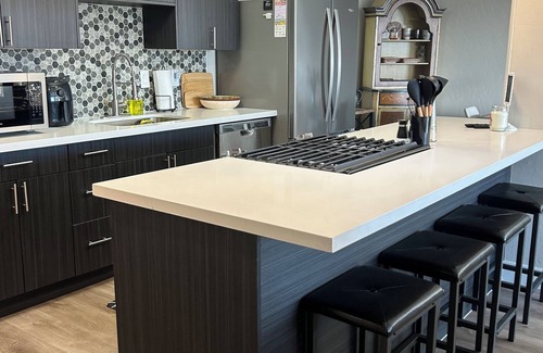 Downtown Tucson Apartment | Downtown-Spacious 1bdrm, Desert Views, City Lights, Fitness Room, Pool & WiFi