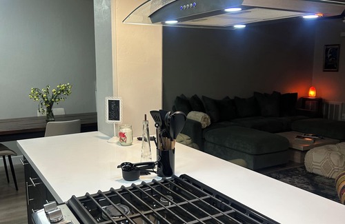 Downtown Tucson Apartment | Downtown-Spacious 1bdrm, Desert Views, City Lights, Fitness Room, Pool & WiFi