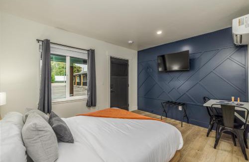 Coeur d'Alene Apartment | Downtown Studio #9 Food Truck Pavilion Next Door!