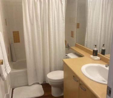 Downtown Vancouver Hotel | downtown vancouver independent affordable suit 1