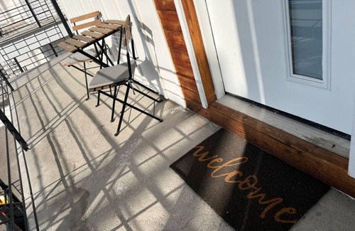 Old East Dallas Apartment | Downtown View | Free Parking | Sleeps 6