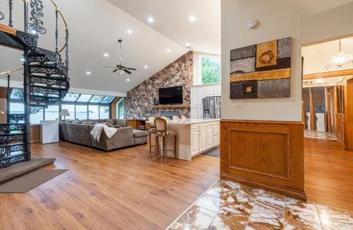 Fenelon Falls House | Dream Lakehouse Getaway in the Kawarthas