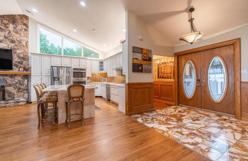 Fenelon Falls House | Dream Lakehouse Getaway in the Kawarthas