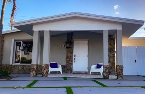 Hialeah House | Dream Vacation House 4B/2B Miami, FL