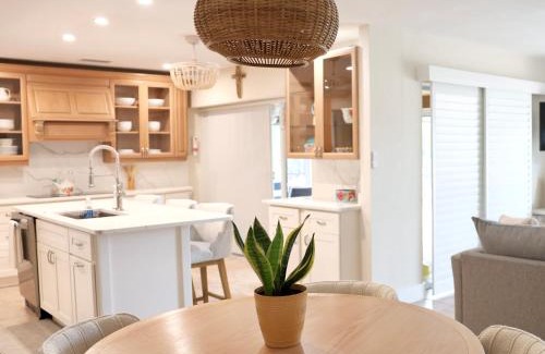 Isles of Capri House | Dreamers Hideaway I Waterfront I Direct Access