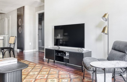 Barton Heights Apartment | Dreamy Barton Springs 1BR w/ Gym, Pool & W/D, nr Zilker, by Blueground