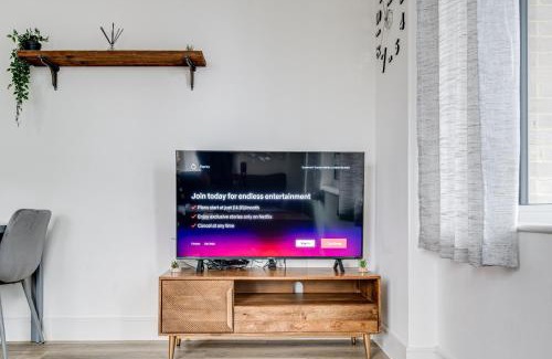 St. Mary's Park Apartment | Dreamy Riverside escape