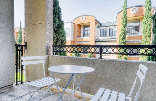 East San Mateo Apartment | Dreamy San Mateo 2BR w/Pool & Gym, easy highway access, by Blueground