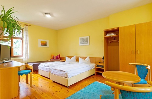 Cottbus Cottage | Dreibettzimmer mit Etagenbad - Jugendgästehaus