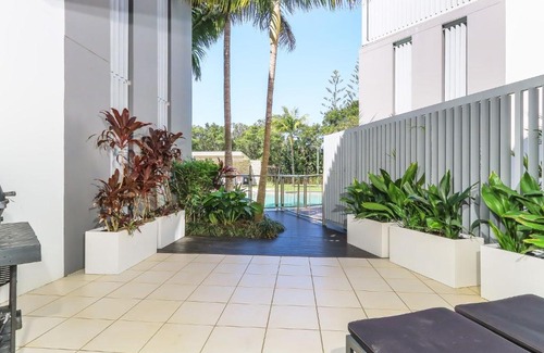 Casuarina Apartment | Drift North 5 - Deluxe swim up one becdroom