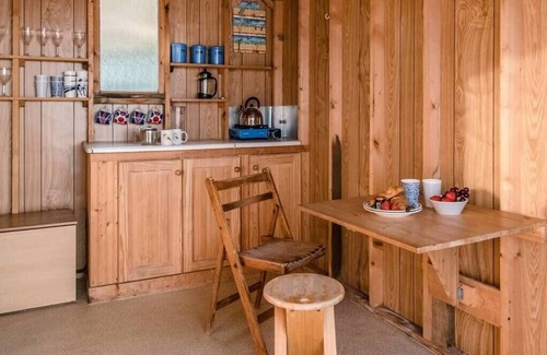 Southwold Apartment | Driftwood Beach Hut, Southwold