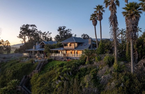 Santa Barbara Apartment | Driftwood Club - Luxe Private Oceanfront Villa (Beach Access)