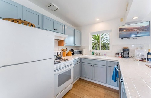 Summerland Apartment | Driftwood Club - Oceanviews, BBQ, Pet Friendly
