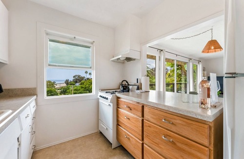 Summerland Apartment | Driftwood Club - Ocean Views, BBQ, Pet Friendly