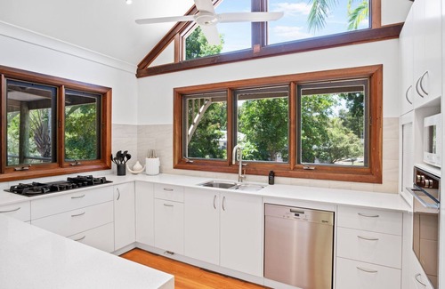 Rainbow Beach House | Driftwood - Rainbow Shores. Swimming pool, Wifi, beds made. Gorgeous home.