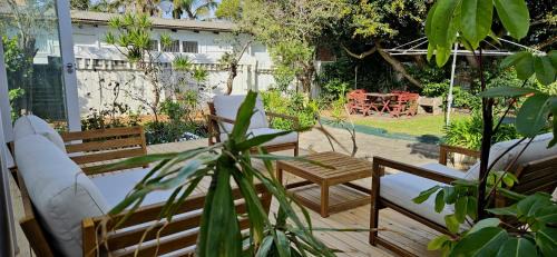 Windang House | DriftWood - Where the Lake Meets the Sea