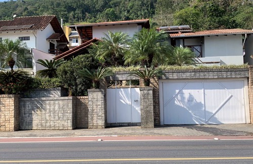 Centro House | DRIRIOS HOUSE guesthouse 3 minutes from the center. It has a swimming pool and large rooms.