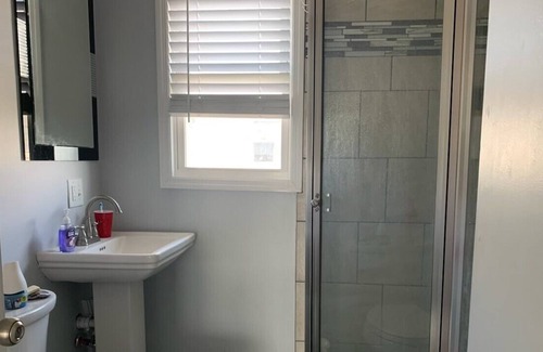North Topsail Beach Cottage | Drunken Parrot - Sleeps 4, steps away from beach access in North Topsail Beach!