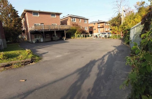 Sudbury Apartment | DT modern 2 bedroom Apt - Laundry+Parking