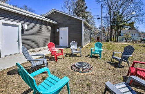 Ludington Apartment | Dtwn Ludington Apt with Fire Pit Day Trip to Slopes