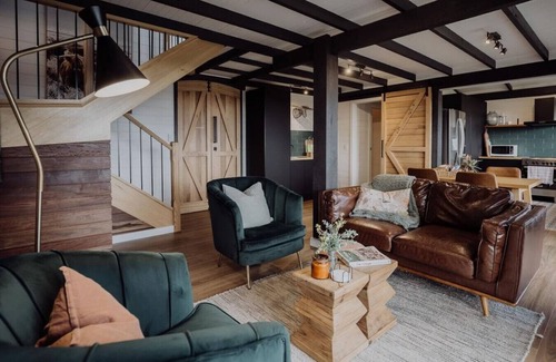 Smiths Gully Other | Duck`n Hill Barn & EV charge station