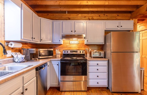 Boone Cabin | Due West - Charming Boone Cabin In the Woods!