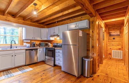 Boone Cabin | Due West - Charming Boone Cabin In the Woods!