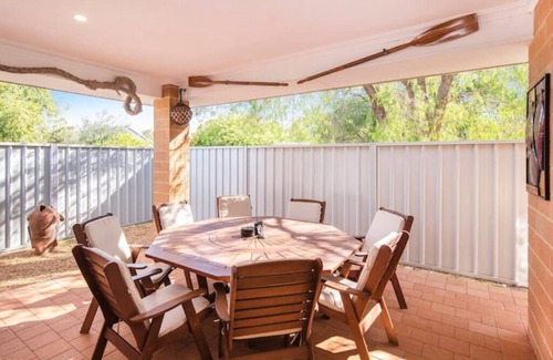 Busselton House | Duke Cottage - Pet Friendly Near Beach