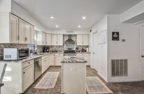 Fairfax House | Dulles Luxury: Movie Theater, Grill, Gazebo !