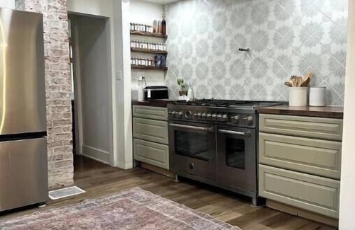 Dundee-Happy Hollow Historic District House | Dundee Charmer in the heart of Historic Dundee, close to CWS