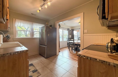 Dundee Cottage | Dundee Garden Cottage: Dog-Friendly Extended Stay Rental, Walkable to Town!