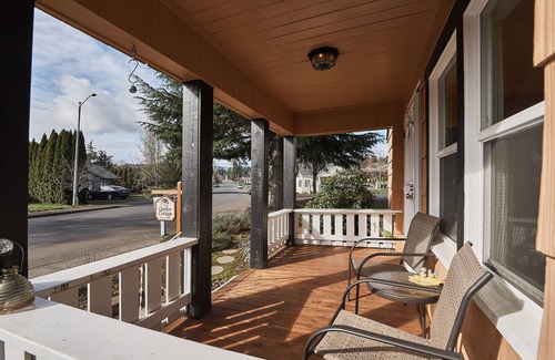 Dundee Cottage | Dundee Garden Cottage: Dog-Friendly Extended Stay Rental, Walkable to Town!
