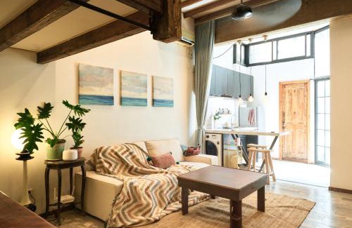 Xuhui Apartment | duplex 1 bedroom apartment on Wuyuan Road close Changshu Road station