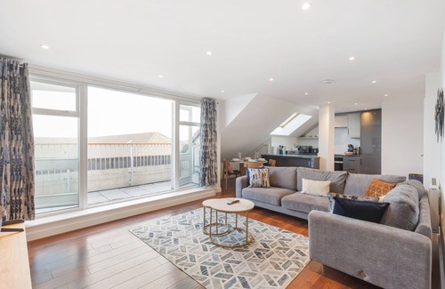 Hillingdon Apartment | Duplex Flat near Heathrow
