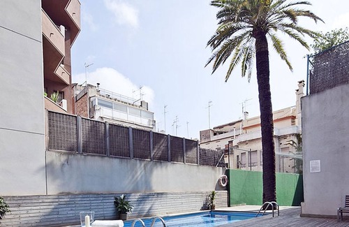 El Putget i Farro Apartment | Duplex in the Center of Barcelona with Swimming Pool