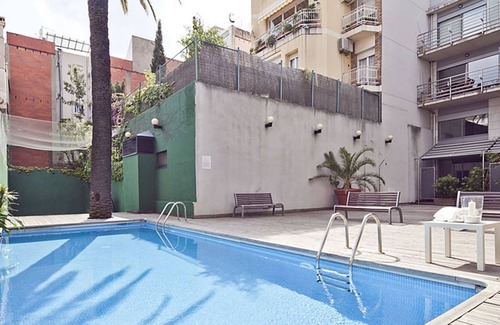 El Putget i Farro Apartment | Duplex in the Center of Barcelona with Swimming Pool