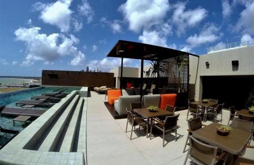 Tambau House | Duplex Penthouse at Holanda's Prime