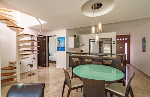 Centro Apartment | Duplex with Rooftop Plunge Pool short walk to Beach