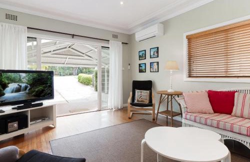 Nelson Bay House | Dutchies Haven, 11 Christmas Bush Ave - Pet friendly, large enclosed yard, air con and Wi-Fi