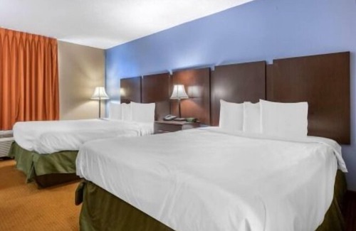 Lancaster Hotel | Dutchland Motel