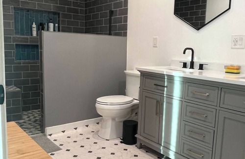 Covina Apartment | E - Private entry & huge musical bathroom;King Bednn