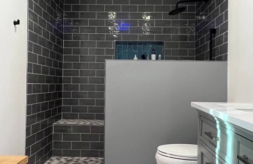 Covina Apartment | E - Private entry & huge musical bathroom;King Bednn