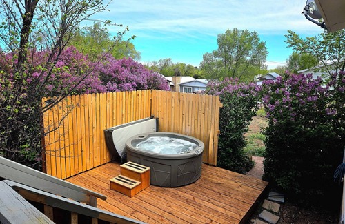 Springerville Apartment | Eagar Hot Tub Getaway. Sleeps 4. Starlink Internet.