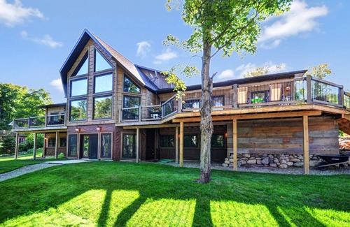 Eagle Lake Cottage | Eagle Lake Executive Retreat - Luxury Haliburton Lakefront for Extended Stays