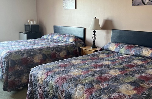 Ellsworth Hotel | Eagle's Lodge Motel