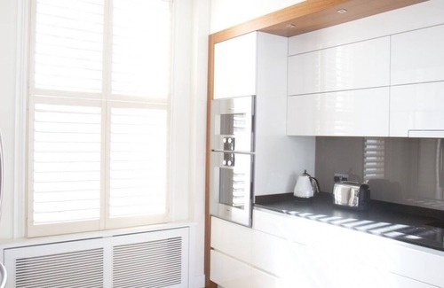 Chelsea Villa | Earls Court three bedroom home in Central London to Let